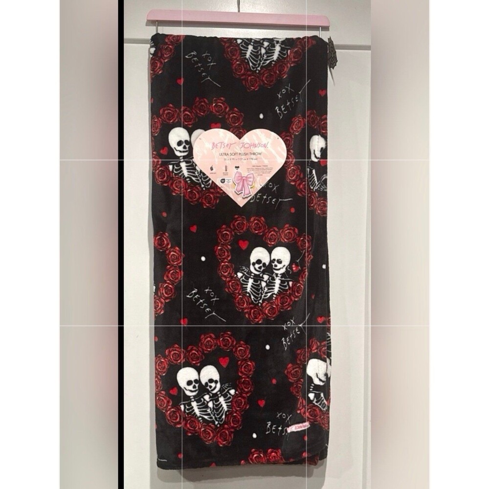 Betsey Johnson Halloween  “Lovers” Skeleton Rose Ultra Soft Plush Throw Blanket